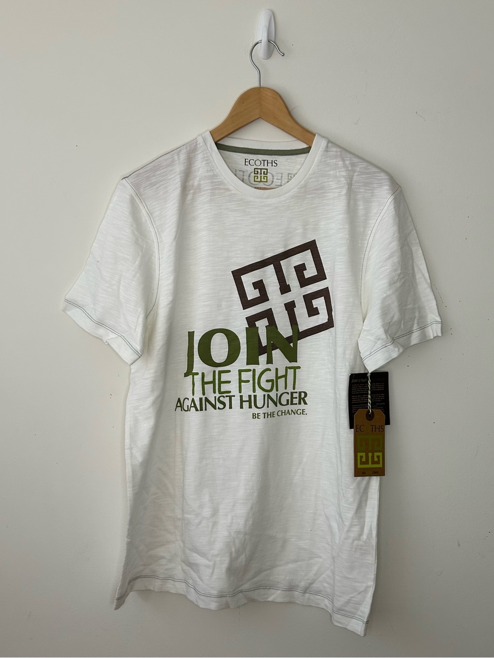 ECOTHS White 100% Organic Cotton Fight Hunger Graphic T Shirt Size L